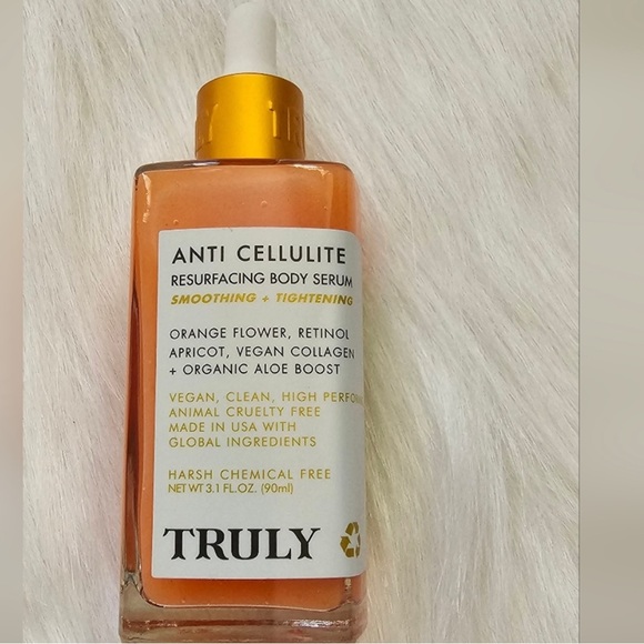 TRULY Anti Cellulite Resurfacing Body Serum - Picture 2 of 3